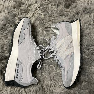 NEW BALANCE 327 WOMENS SNEAKERS. SIZE 6.